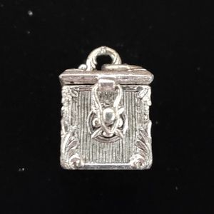 Beaucoup Designs Aimez Treasure Box Charm